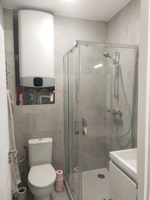 2 Piece Avec Terrasse Ensoleille Appartement Suresnes Buitenkant foto