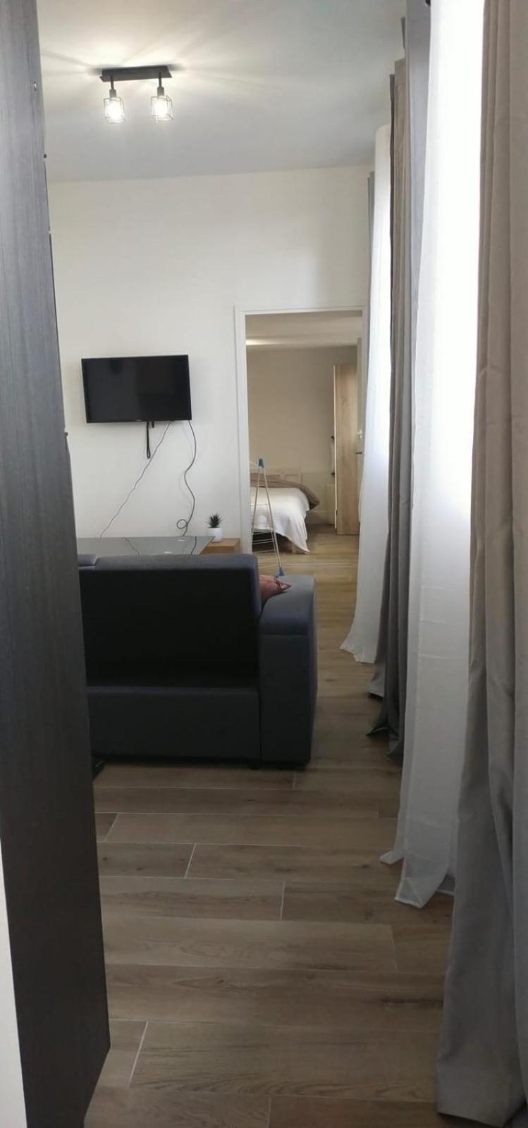2 Piece Avec Terrasse Ensoleille Appartement Suresnes Buitenkant foto