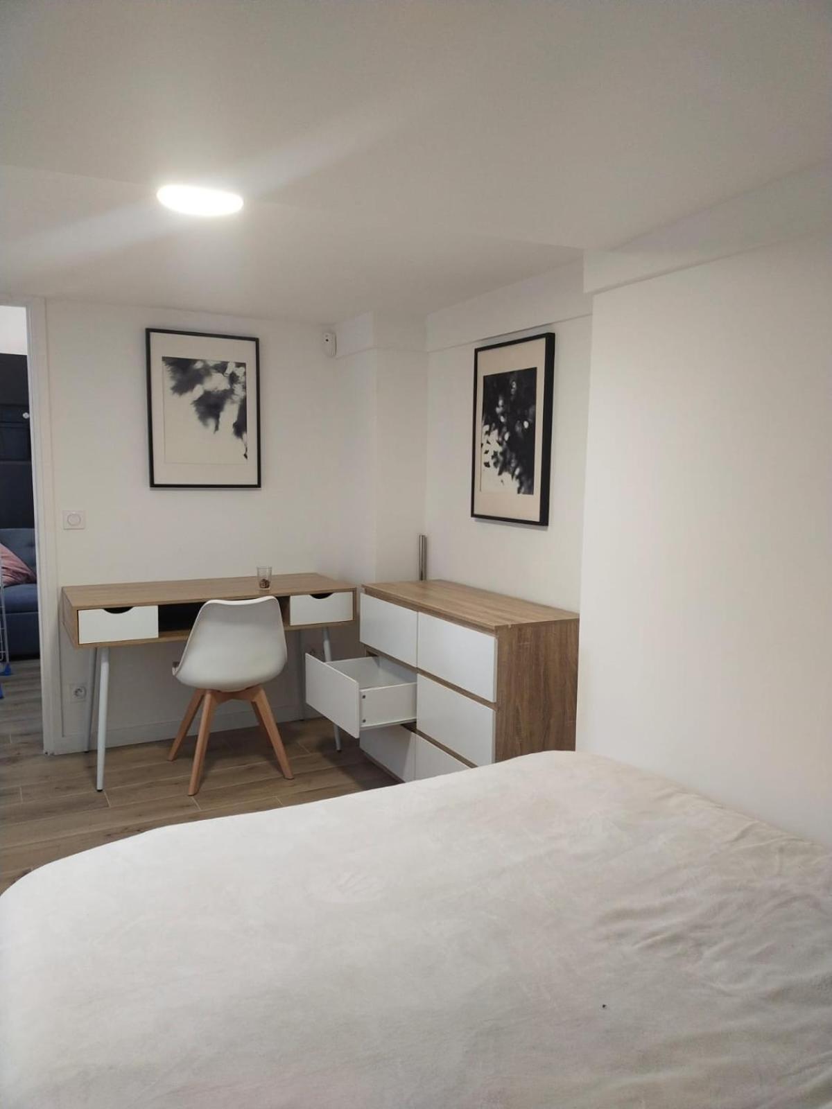 2 Piece Avec Terrasse Ensoleille Appartement Suresnes Buitenkant foto