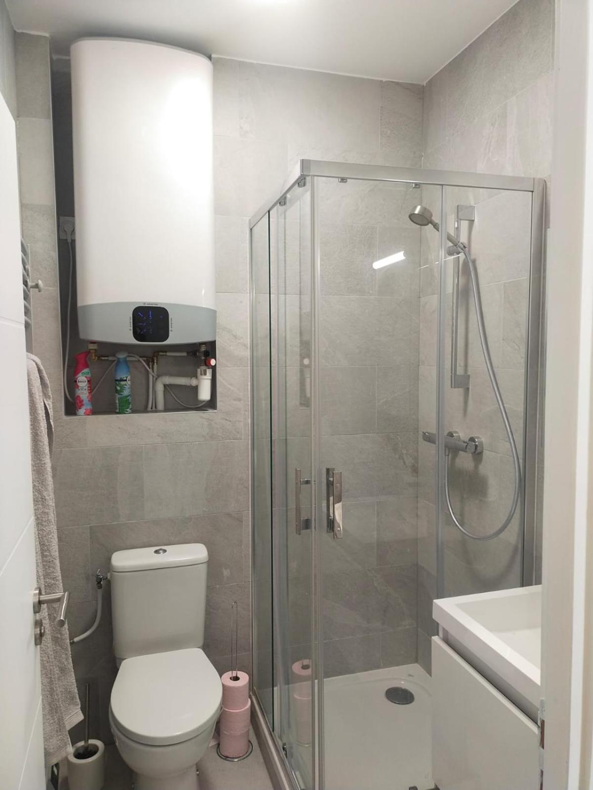 2 Piece Avec Terrasse Ensoleille Appartement Suresnes Buitenkant foto