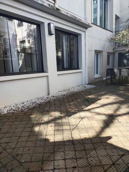 2 Piece Avec Terrasse Ensoleille Appartement Suresnes Buitenkant foto