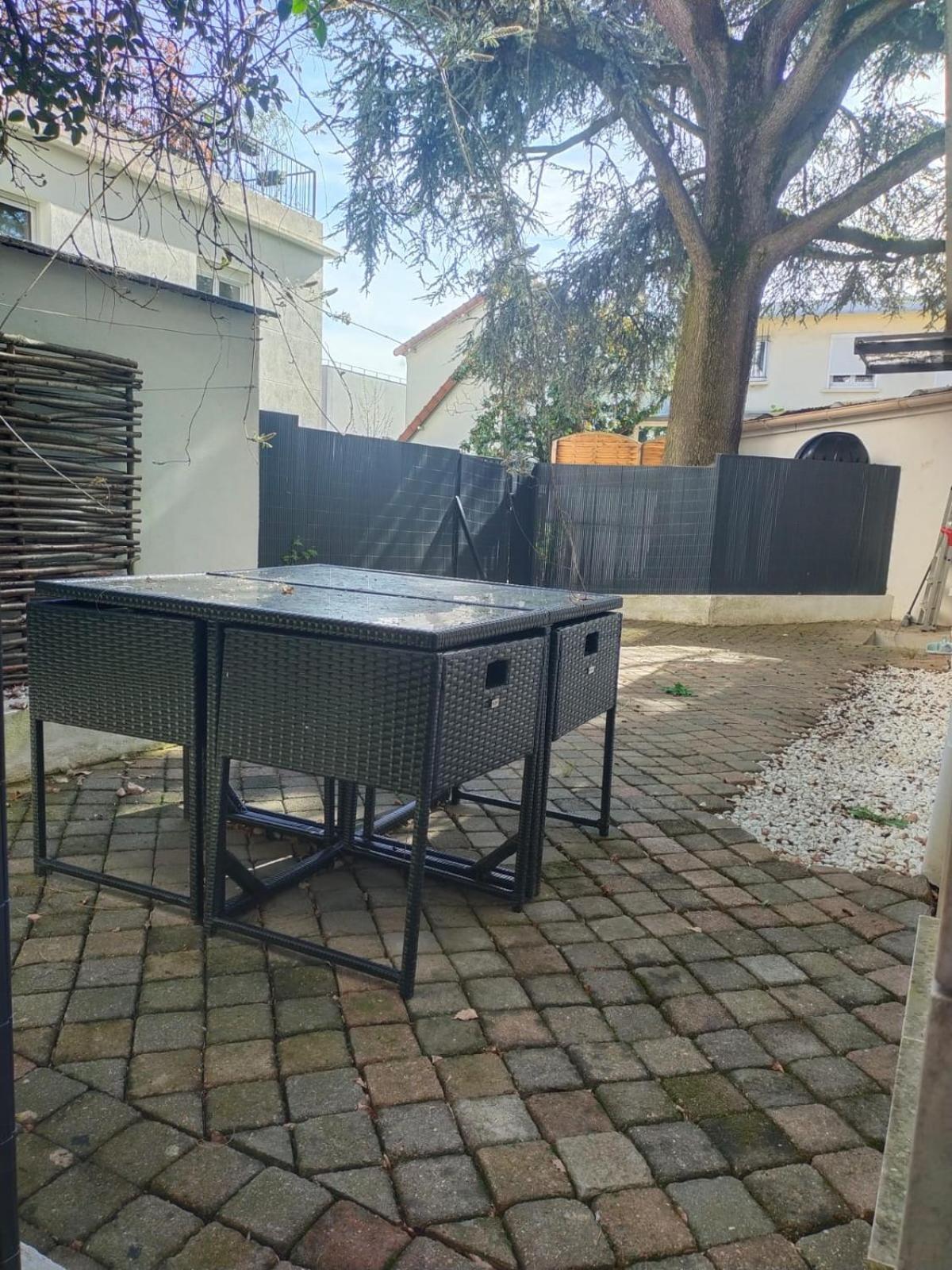 2 Piece Avec Terrasse Ensoleille Appartement Suresnes Buitenkant foto